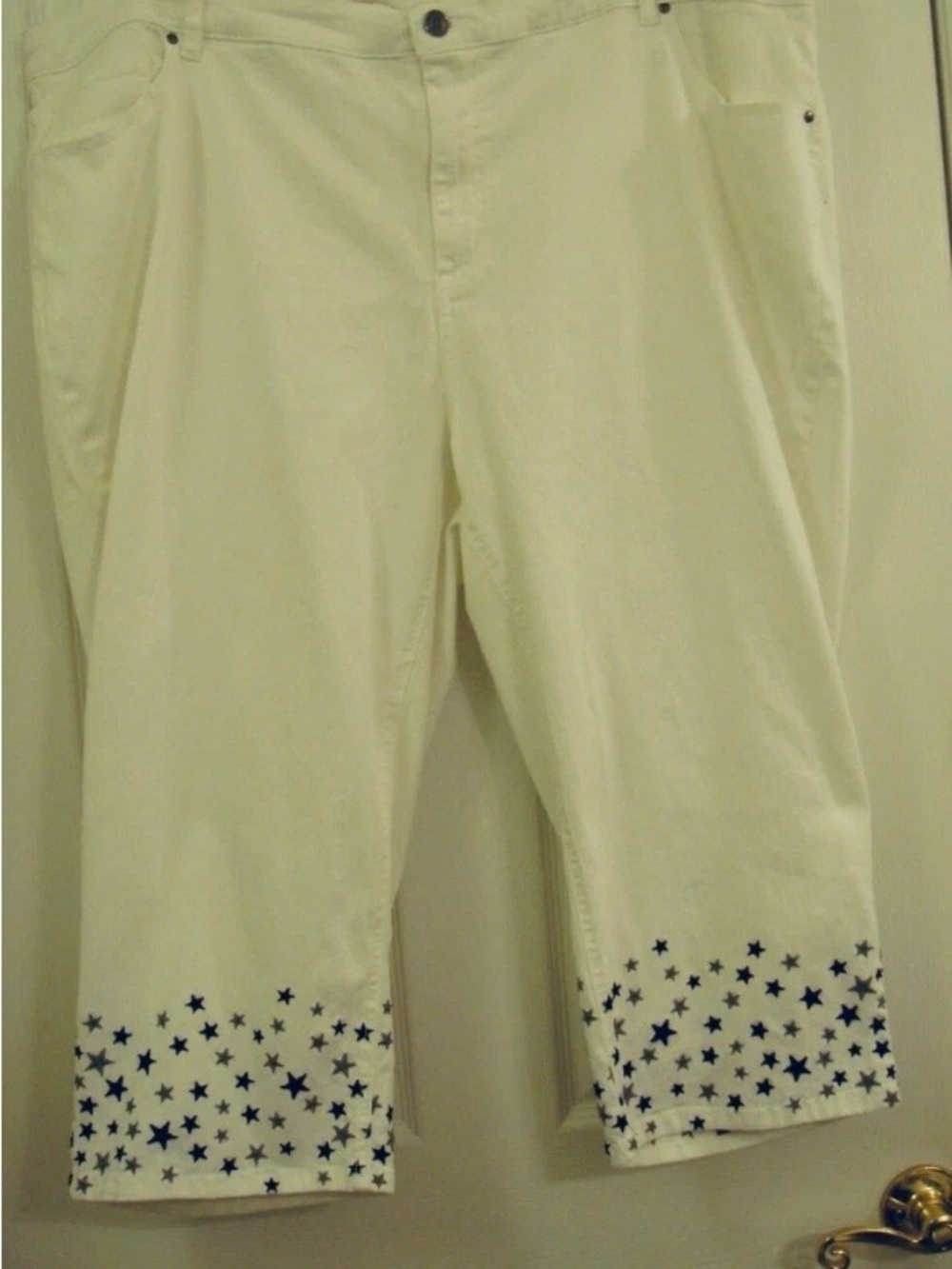 Catherine’s White Capris with Stars on Cuffs - size 32w